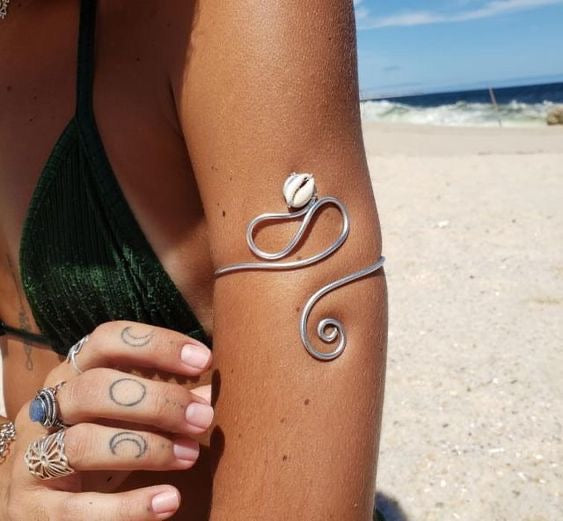 Arm bracelet