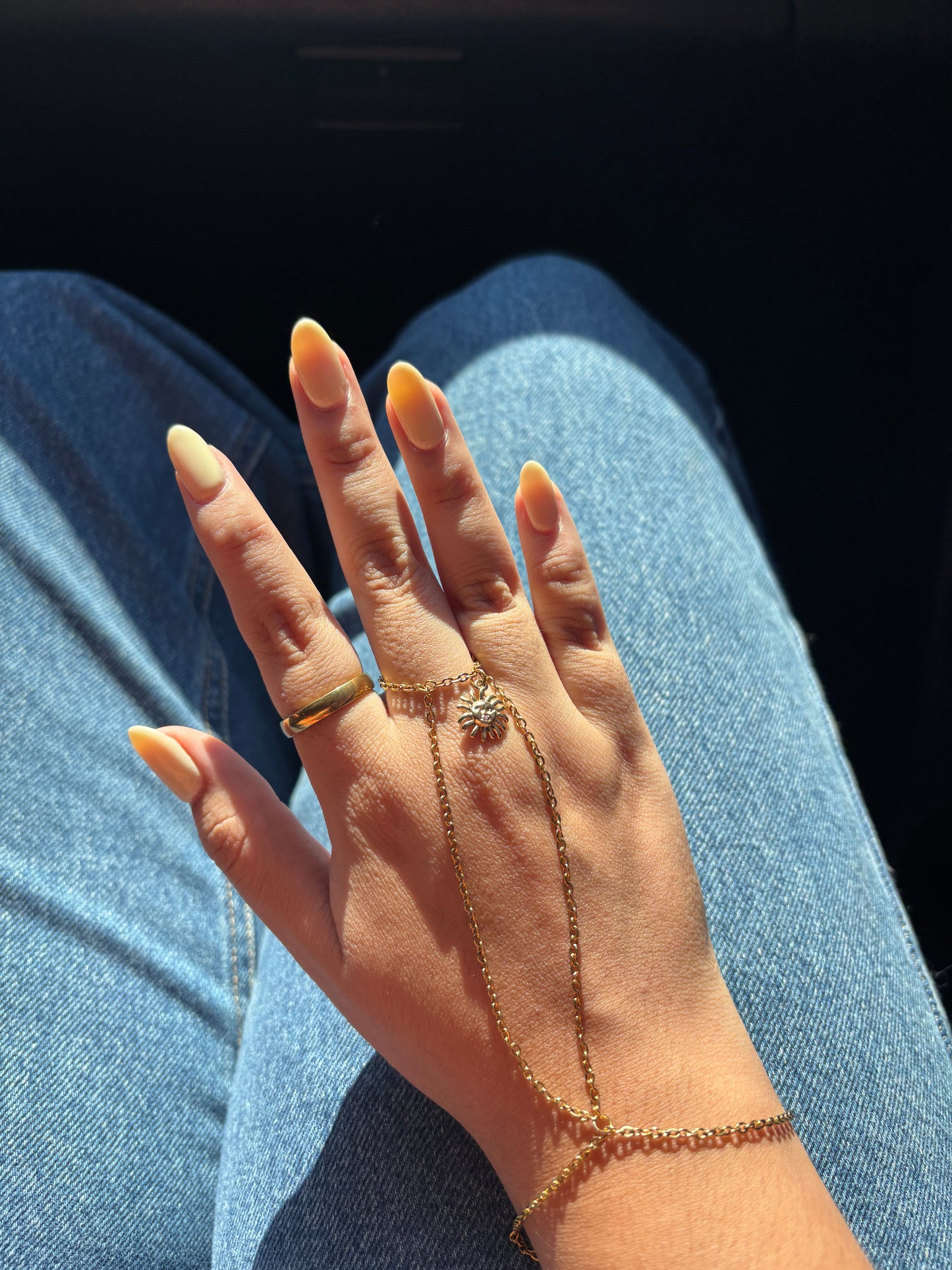 Sunny hand chain
