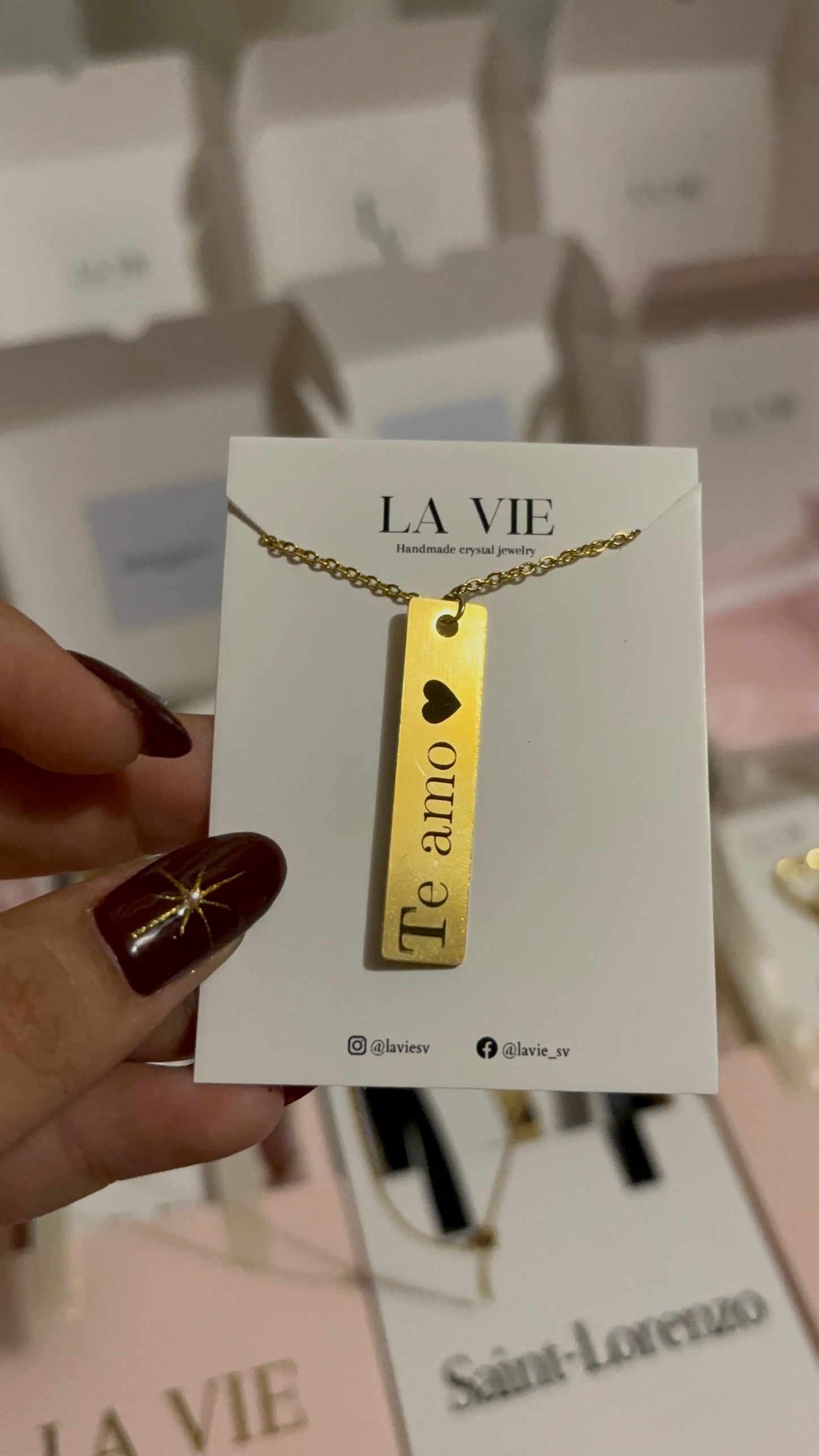 Look at me necklace