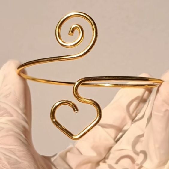 Arm bracelet