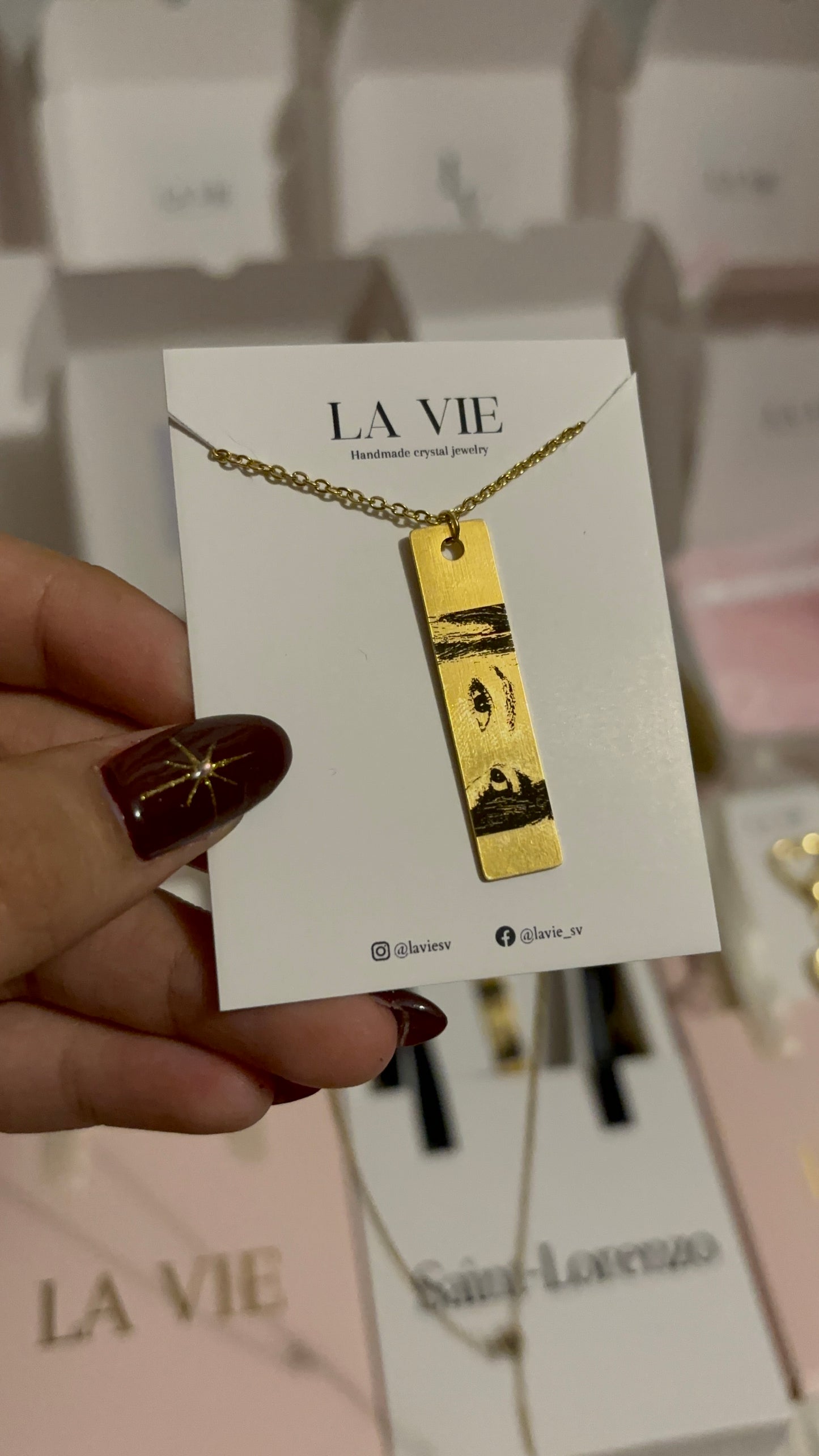 Look at me necklace