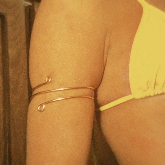 Arm bracelet