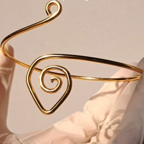 Arm bracelet