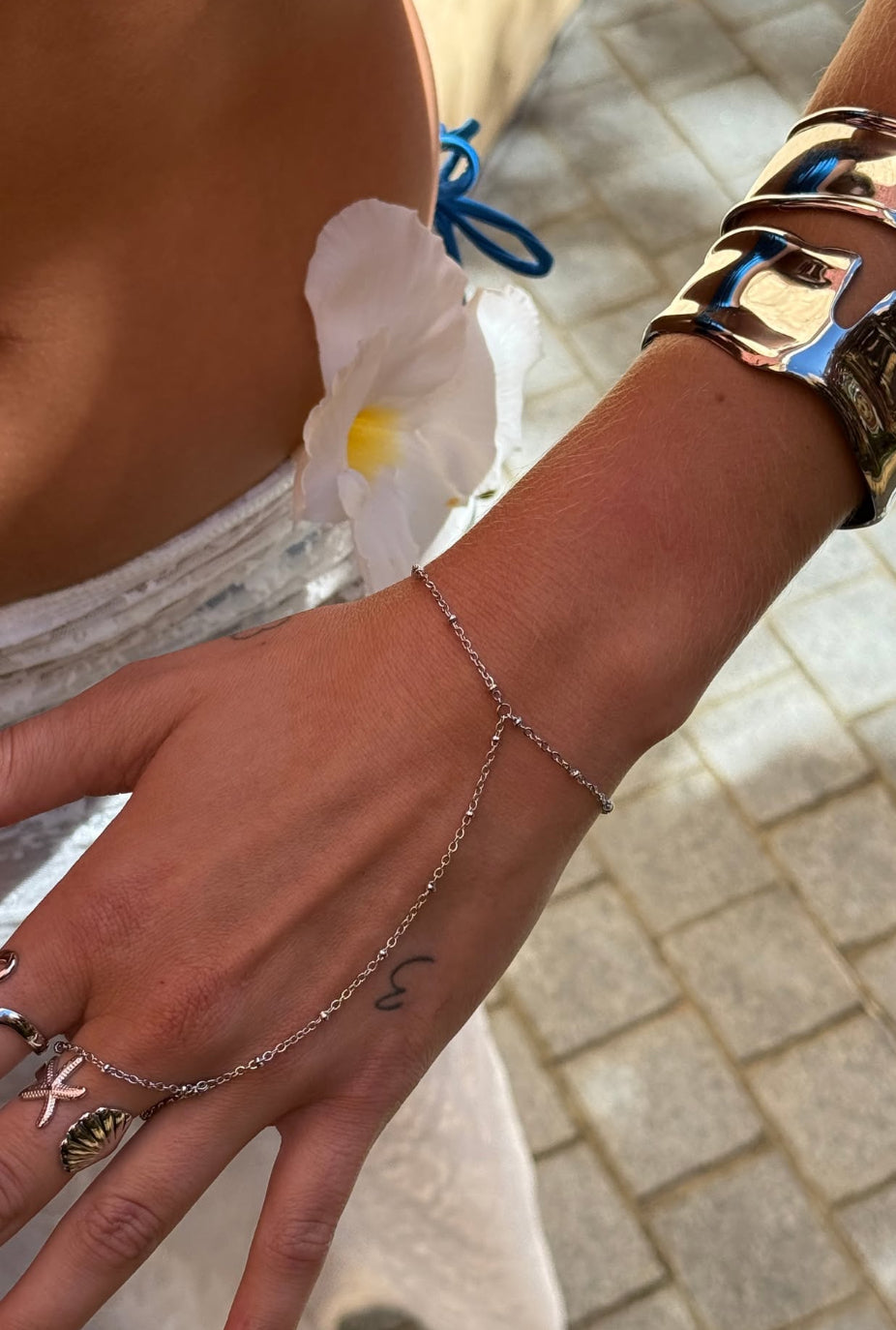 Silvy hand chain
